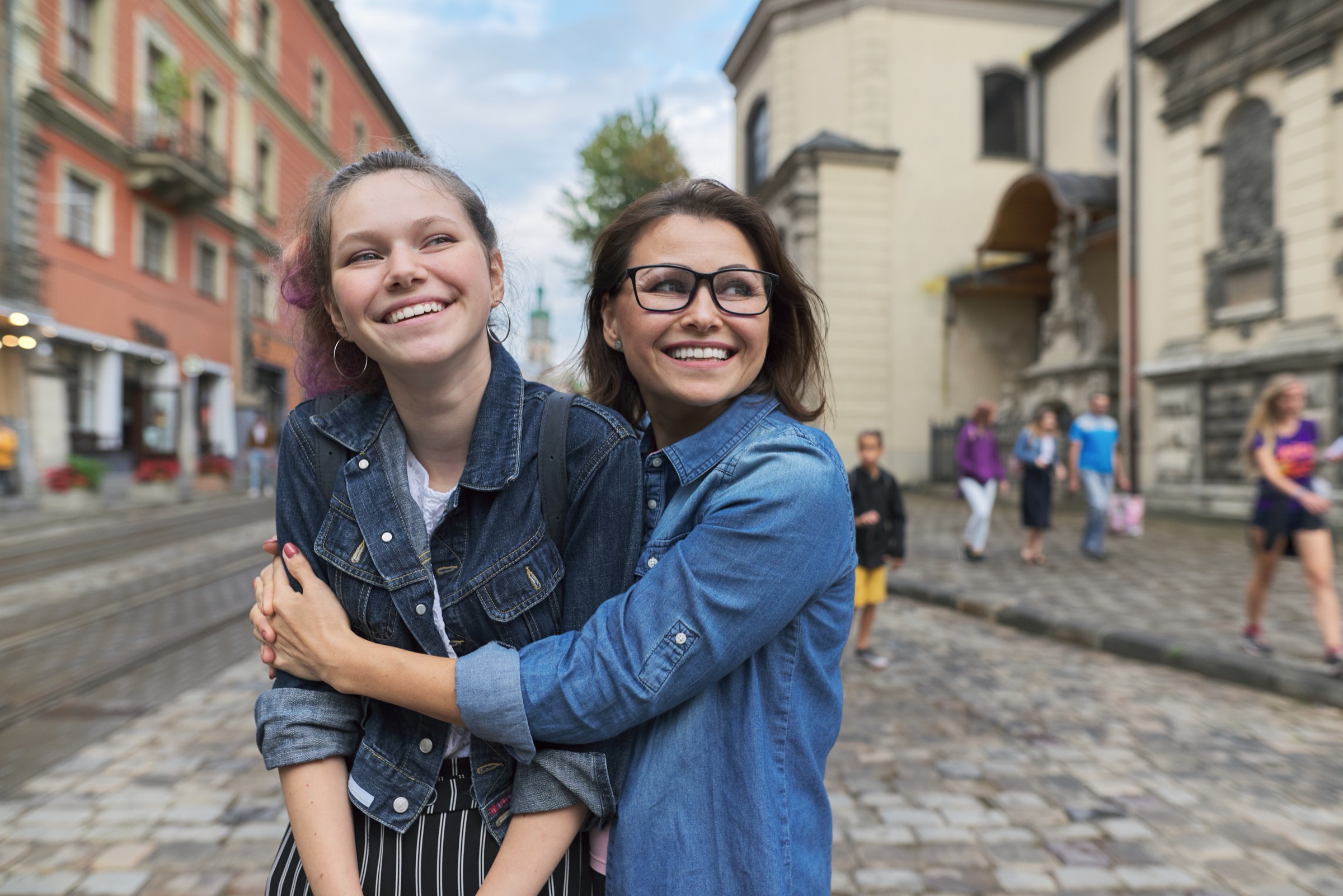 Forælder sammen med sin teenagedatter
